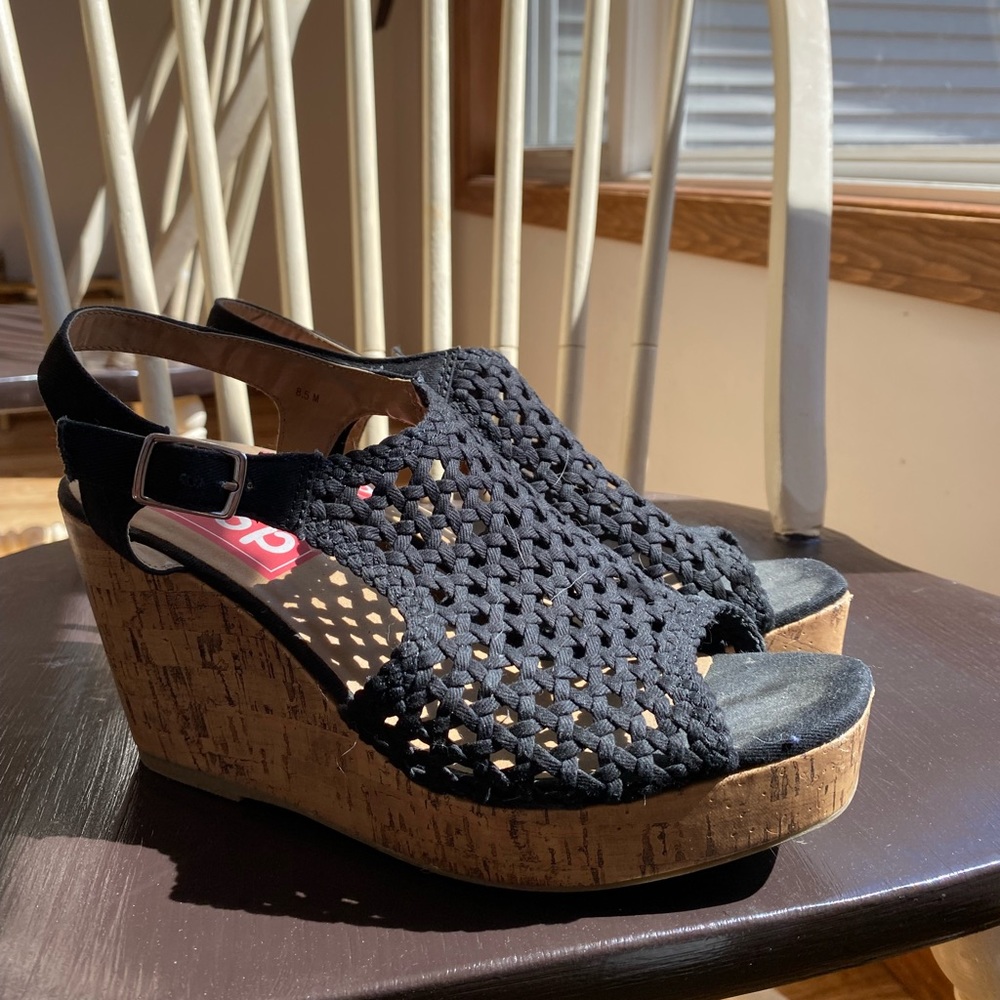 Black Wedges